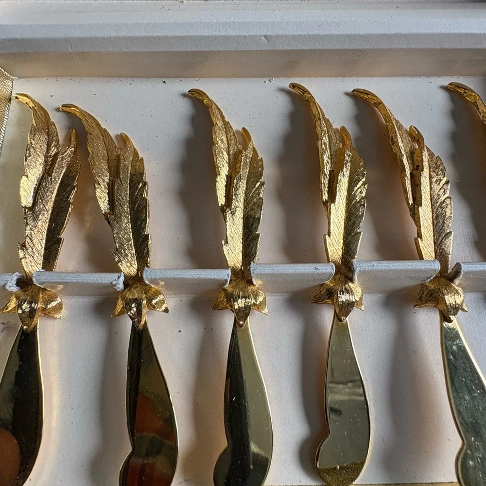 Vintage Janis Collection set of 6 feather-shaped spreaders plated in 24k gold.